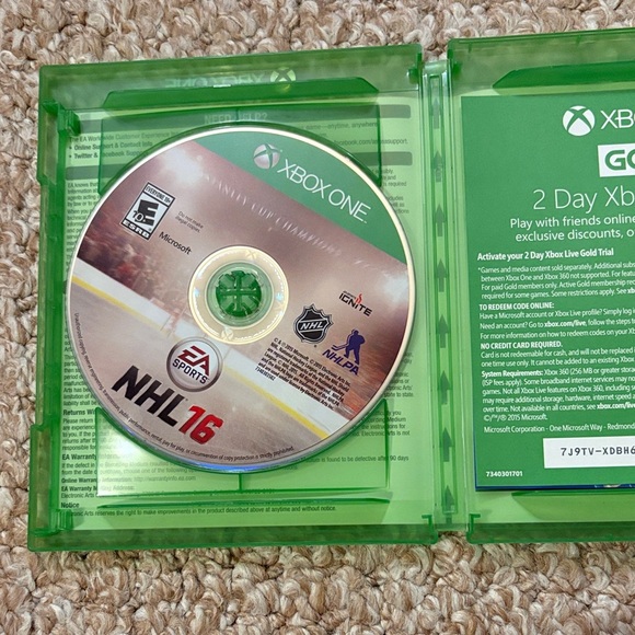 EA Sports NHL 16 for Xbox One - Green Case - Picture 2 of 4